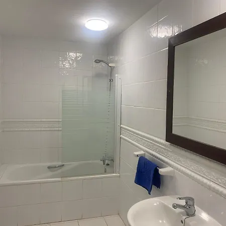 Self Catering 2 Bed 7a3, With Sea Views Cristianos,tenerife Apartment Los Cristianos (Tenerife)